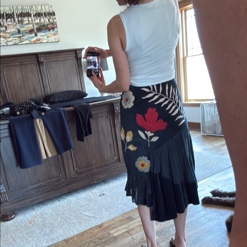 Floral Embroidered Black Skirt - Picture 4 of 5